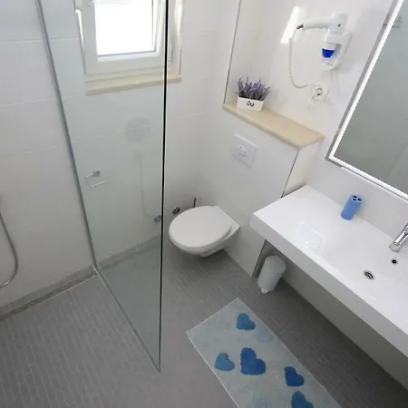 Domus * ポドストラナ