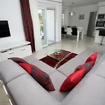 Domus Villa Podstrana