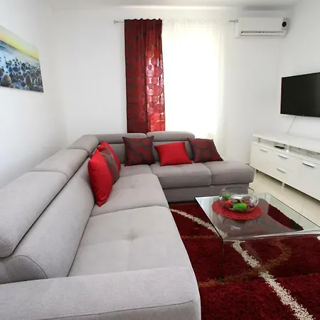 فيلة Domus *